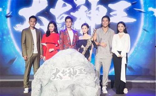 因为吃瓜她进娱乐圈,她意外踏入娱乐圈的奇幻之旅  第1张